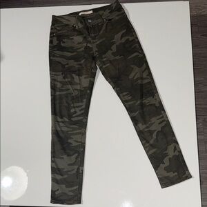 Levi's Women's Skinny Ankle Camo Jeans in Olive Green Size 26